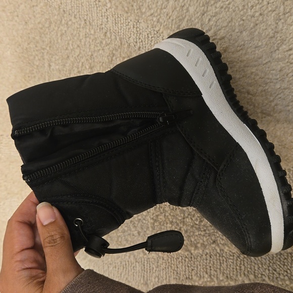 Boys snow boots size 10 toddler - Picture 4 of 6